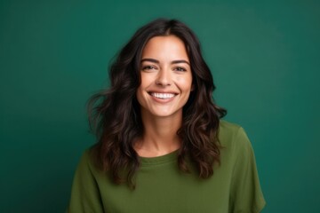 A spanish woman 20 years old with shoulder-length brow - studio photo